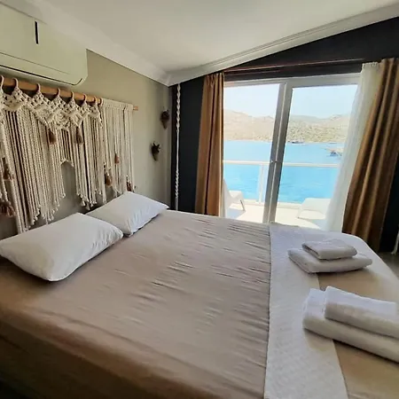 Cozy Flat With Sea View Near In Lägenhet Bozburun