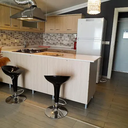 Cozy Flat With Sea View Near In